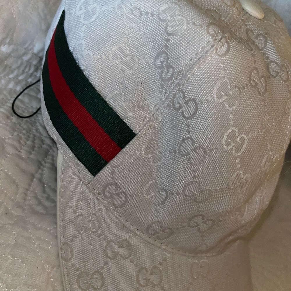 Gucci Original Gg Canvas
With Web Baseball Cap in white